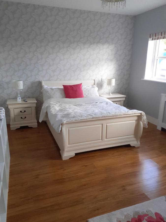 Private Room In Superb House Bed 1 Nobber Εξωτερικό φωτογραφία