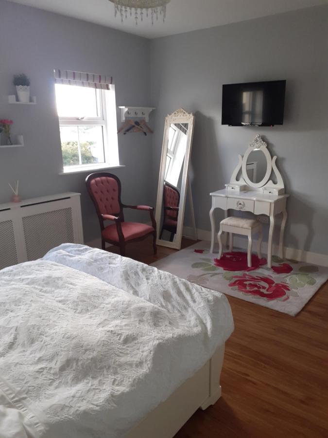 Private Room In Superb House Bed 1 Nobber Εξωτερικό φωτογραφία