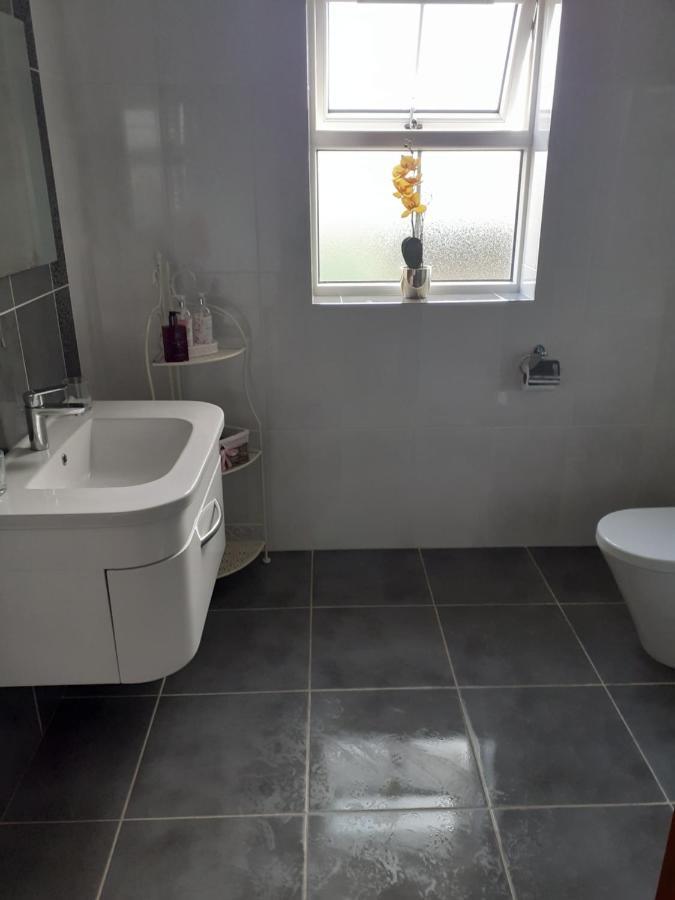 Private Room In Superb House Bed 1 Nobber Εξωτερικό φωτογραφία